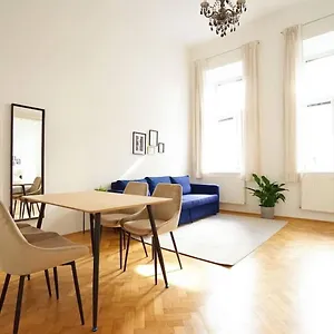  Appartamento Large Near Akh, 3 Min To Metro Austria